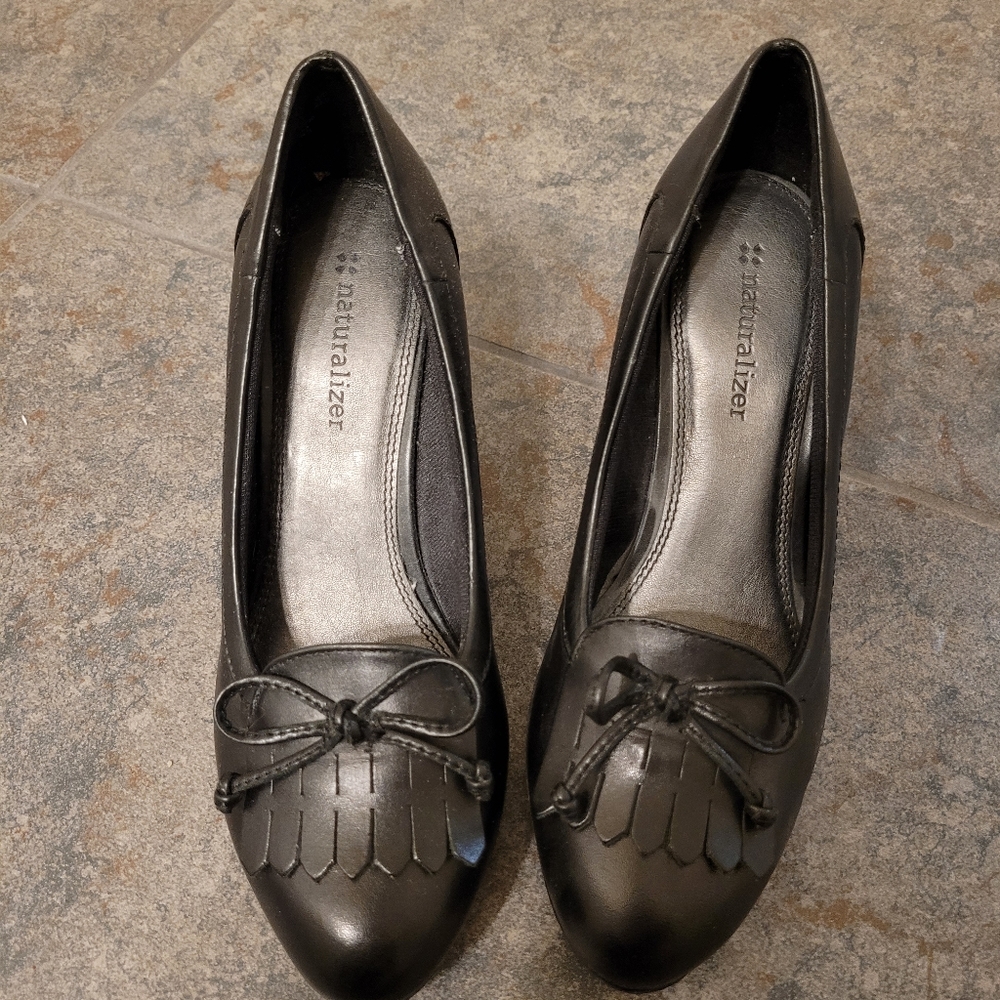 Naturalizer Black Pumps - 6.5